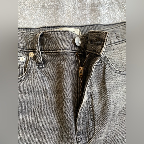 New Madewell the perfect vintage jean women’s size 27
Color Gray - Picture 11 of 16